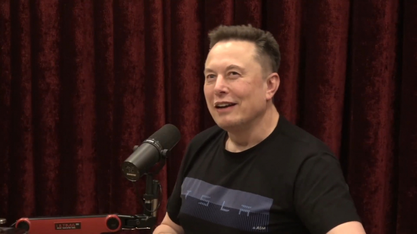 Илон Маск намекнул на летающую Tesla до конца года