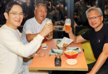 Конец недели: CEO NVIDIA Дженсен Хуанг расслабился с коллегами из Samsung и Hyundai в Южной Корее