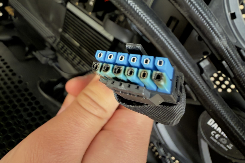 «Включать можно, играть нельзя»: AMD Radeon RX 9070 XT получила «ограниченный режим» после оплавления кабеля