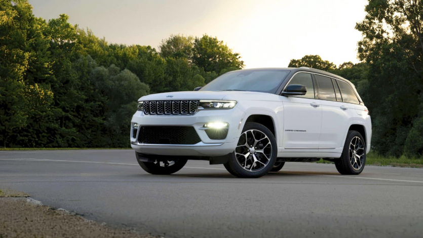 375 000 гибридов Jeep могут загореться! Производитель отзывает Wrangler и Grand Cherokee и советует парковать их на улице