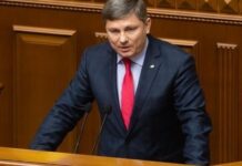 Апелляционный административный суд признал незаконным блокирование международной деятельности Порошенко