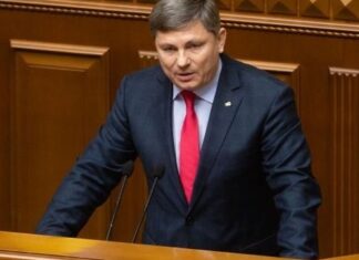 Апелляционный административный суд признал незаконным блокирование международной деятельности Порошенко