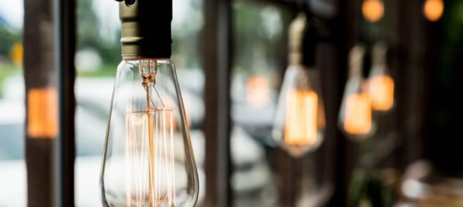 Світло під графік: у Дніпрі ДТЕК та ЦЕК обмежують електропостачання