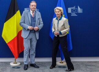 ЕС рассматривает новый вариант поддержки Украины на сумму до €90 млрд без использования активов РФ, допуская завершение войны в 2026 году.