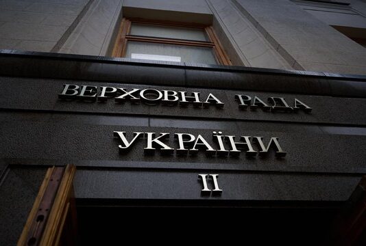 «Европейская солидарность» призвала депутатов фракции «Батькивщина» объединиться в работе по восстановлению субъектности парламента