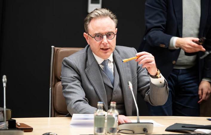 Премьер Бельгии Барт де Вевер считает, что Россия не проигрывает войну в Украине, а передачу замороженных активов Киеву называет «кражей».