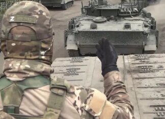 Украинская армия взяла в плен российских военных в Покровске. ВИДЕО