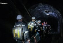 В Кривом Роге шахтеры, заблокированные под землей из-за отключения электроэнергии после ударов РФ, преодолели 7 км по туннелям. ФОТО