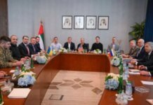 «Выглядели почти как друзья»: Axios раскрыл, что происходило за закрытыми дверями на переговорах в Абу-Даби