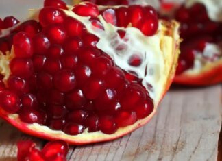 Можно ли есть гранат с косточками или нет: ответ экспертов