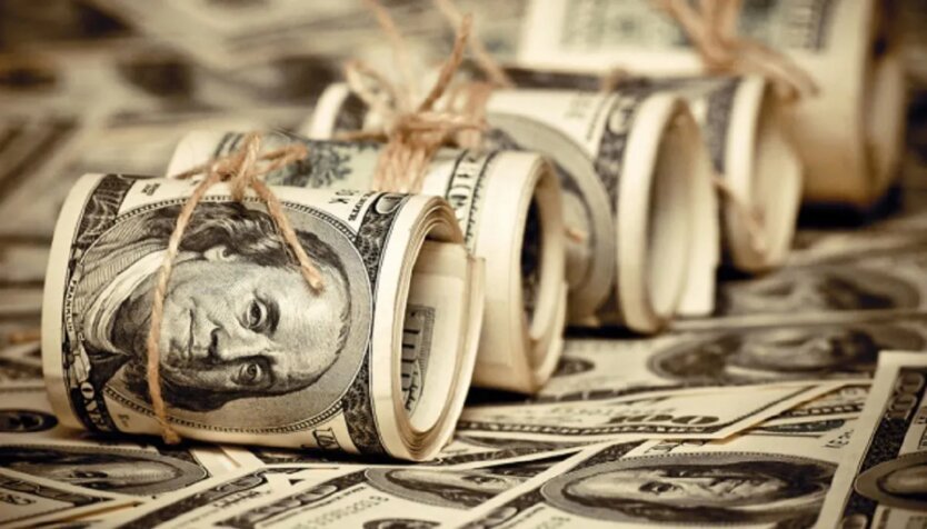 Евро пробил отметку 50 гривен: экономист объяснил, повлияет ли курс на стоимость продуктов