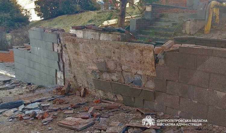 Понад 10 атак на Дніпропетровщину: одна людина поранена