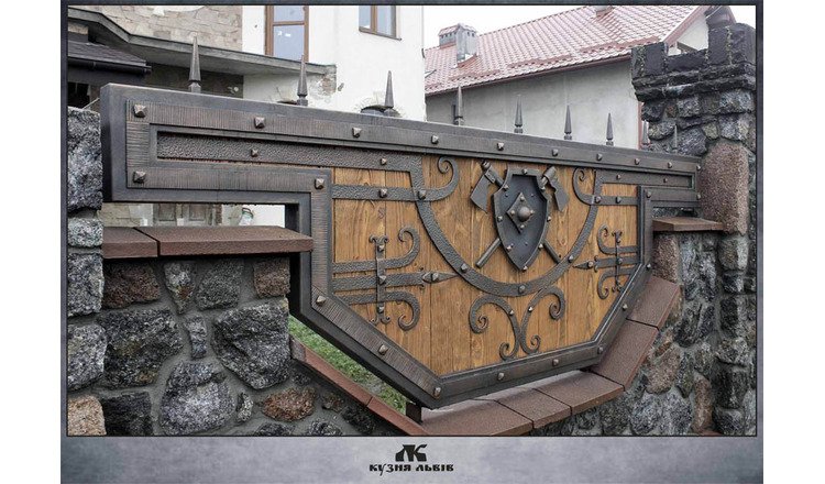 Обираємо ковану огорожу для таунхауса: на що звернути увагу?