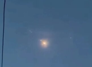 Фрагменты метеорита разбили крыши жилых домов в Германии