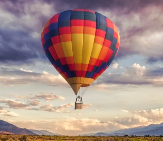 Смертельный полет над городом: в Польше аэростат влетел в многоэтажку. ВИДЕО