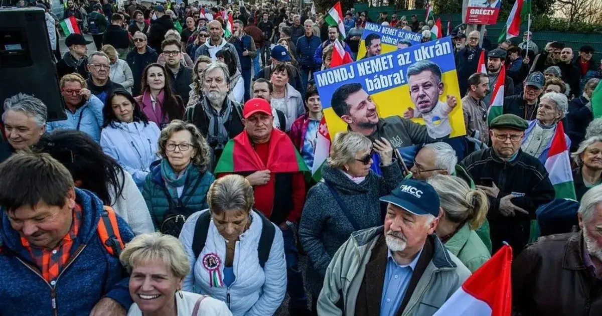 Плюнул в сторону Украины: выкупленного у Путина военнопленного заставили работать на пропаганду Орбана