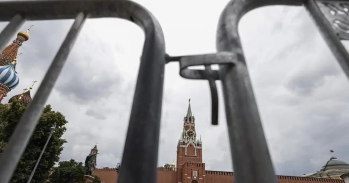 Цифровой суицид: путинистка Латынина предрекла экономике РФ «черных лебедей»