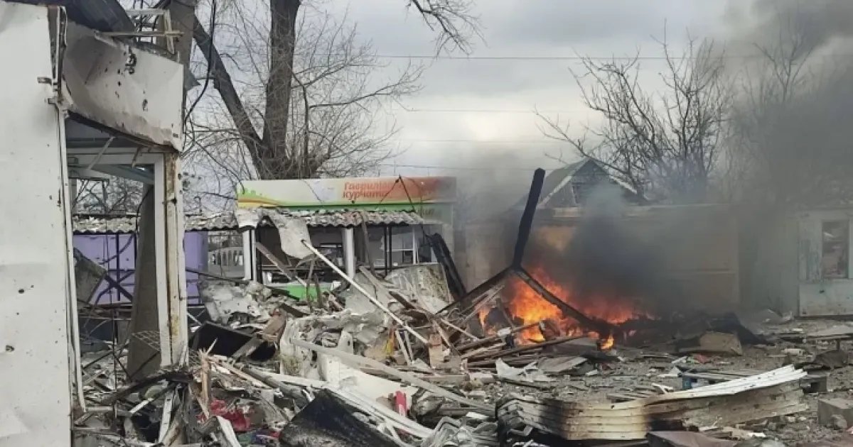 Село Беленькое подвергается постоянным вражеским атакам: рынок, дома и здания повреждены. ВИДЕО