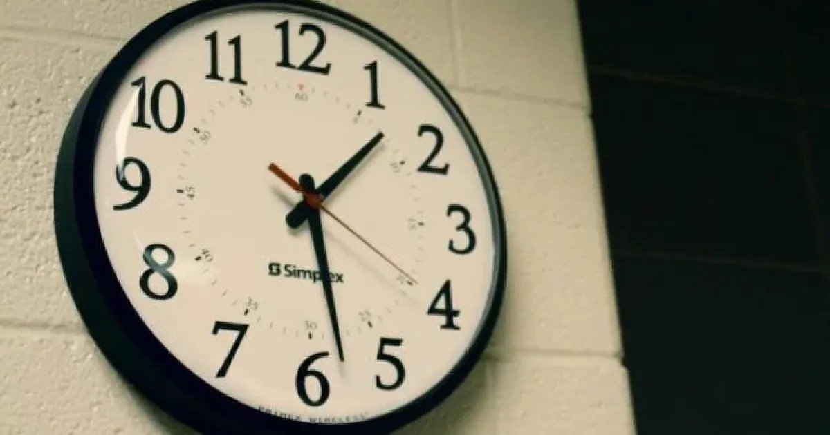 Когда в 2026 году переводят часы на летнее время: дата