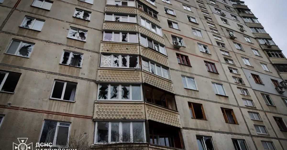 Российские удары по жилым районам Харькова: спасатели ГСЧС показали последствия обстрелов. ФОТО