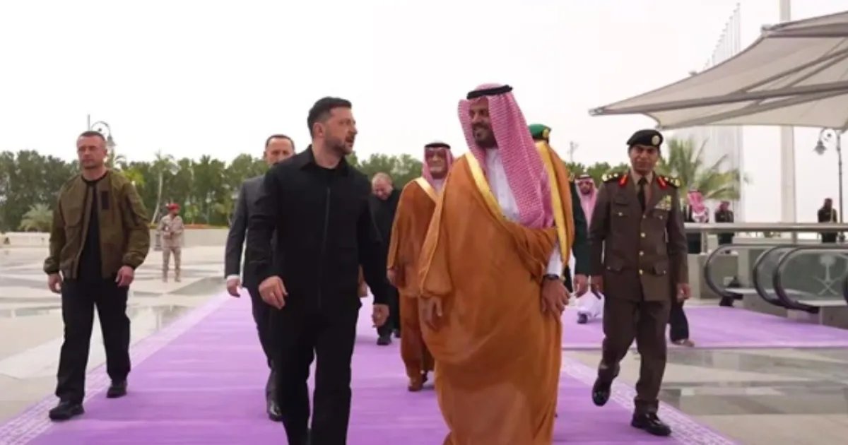 Сделка на выживание: Зеленский добыл для Украины арабское горючее