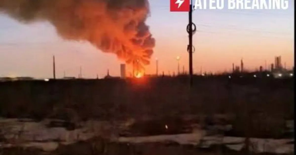 Ночью дроны атаковали Ярославский НПЗ: на заводе вспыхнул мощный пожар