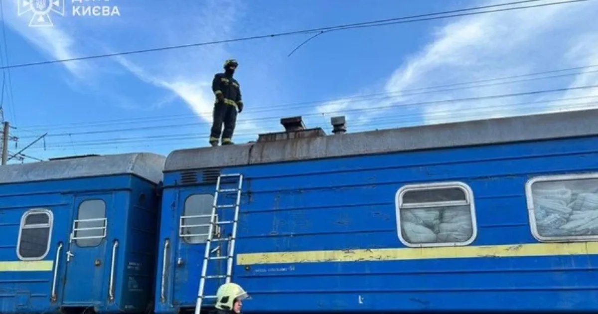 Смертельное селфи: в Киеве развлечение подростков на вагонах закончилось трагедией