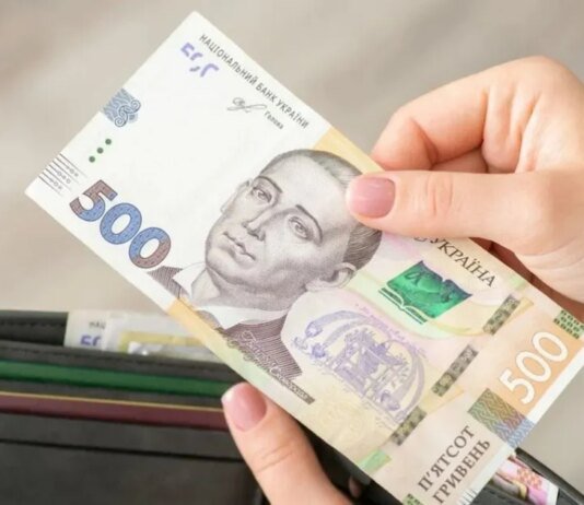 Зарплатное зазеркалье: Гостат дал цифры зарплат в регионах