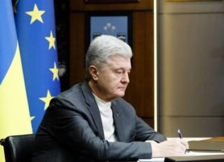 Порошенко заявляет о парламентском кризисе в Украине и призывает к созданию объединенной команды для переговоров