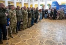 Кличко ко Дню добровольца вручил киевлянам-военным медали и рассказал, как Киев помогает ВСУ