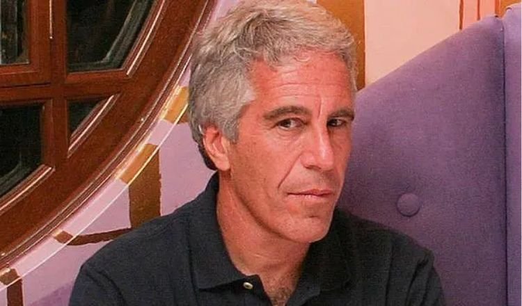 Епштейн надсилав лист дніпрянці: що відомо