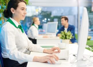 Возврат 50% налога обвалил чистую прибыль банков на треть.