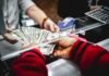В феврале валютные депозиты украинцев увеличились до самого высокого уровня за почти 10 лет, в то же время объем наличной гривны на руках достиг беспрецедентных ₴868,8 млрд.