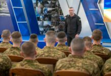 Кличко вручил знаки отличия от столицы бойцам Нацгвардии ко Дню НГУ