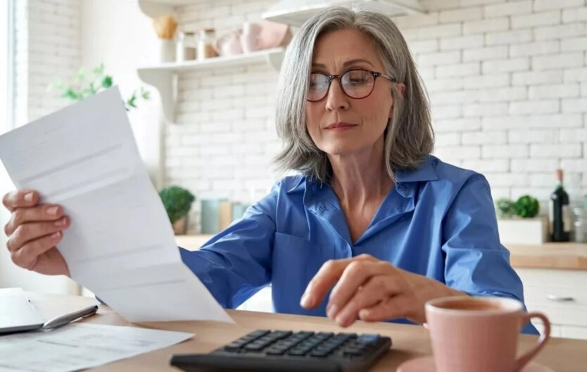 Индексация 2,4% вместо 12,1%: кому и почему правительство урезает повышение пенсий