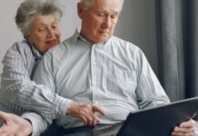 В Україні стартують виплати по 1500 грн для пенсіонерів та вразливих категорій