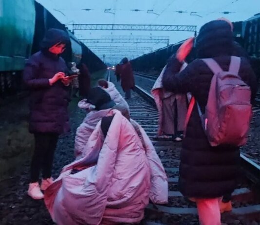 «Так выглядит ад»: журналистка рассказала о ночи, когда рой дронов заставил прятаться под вагонами. ФОТО