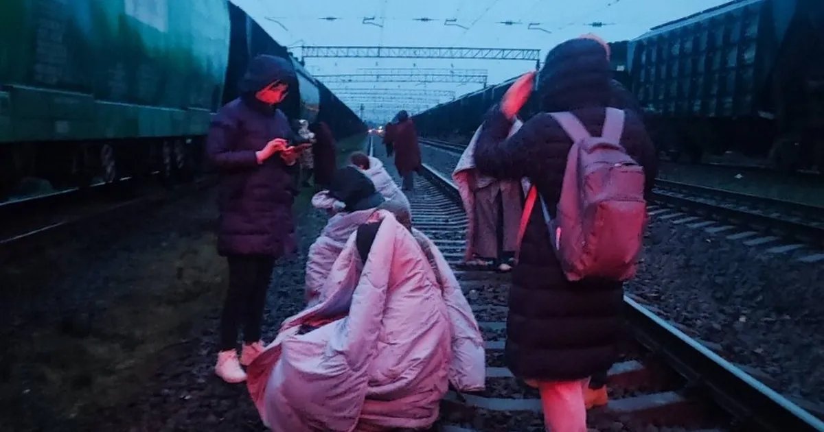 «Так выглядит ад»: журналистка рассказала о ночи, когда рой дронов заставил прятаться под вагонами. ФОТО