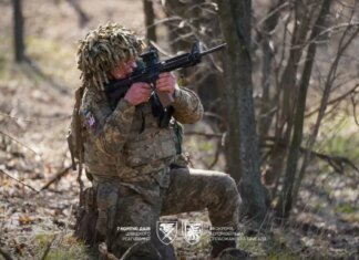 Обстрелы и штурмовые действия оккупантов продолжаются на севере и юго-востоке Украины