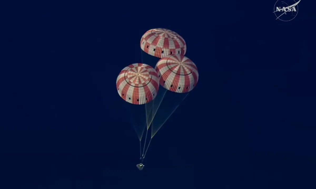 Астронавты миссии Artemis II вернулись на Землю: капсула приводнилась в Тихом океане