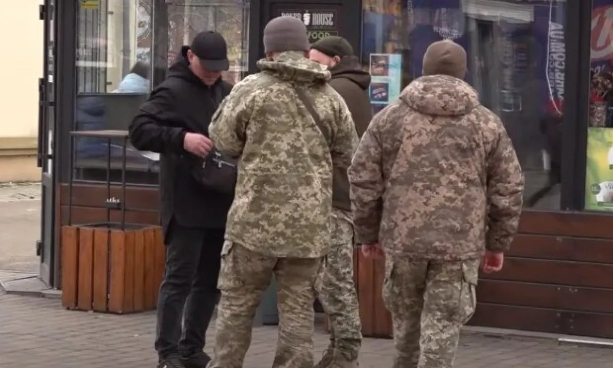 В Луцке подростки напали на сотрудников ТЦК