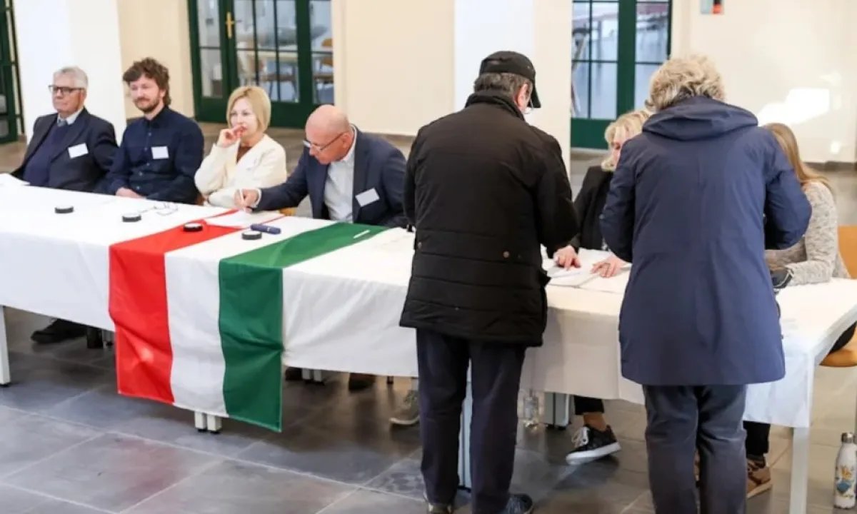 Венгрия на грани: Орбан и Мадьяр готовятся к битве за итоги голосования, — Politico