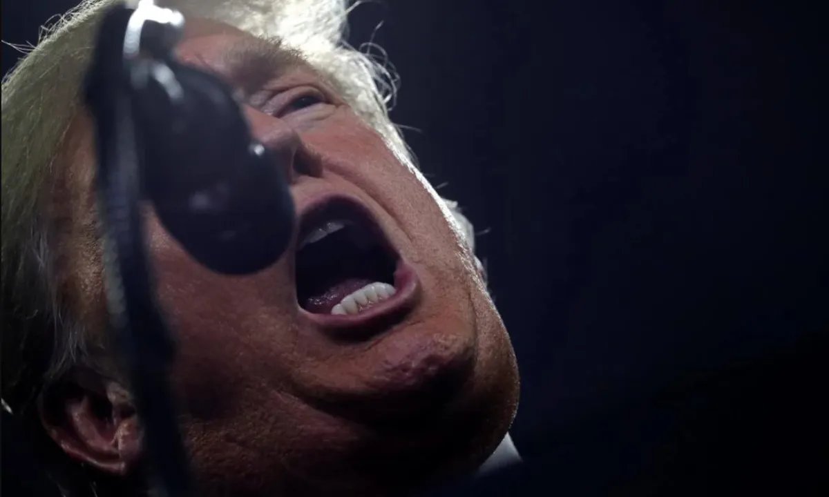 «Их не было рядом»: Трамп впал в истерику в прямом эфире