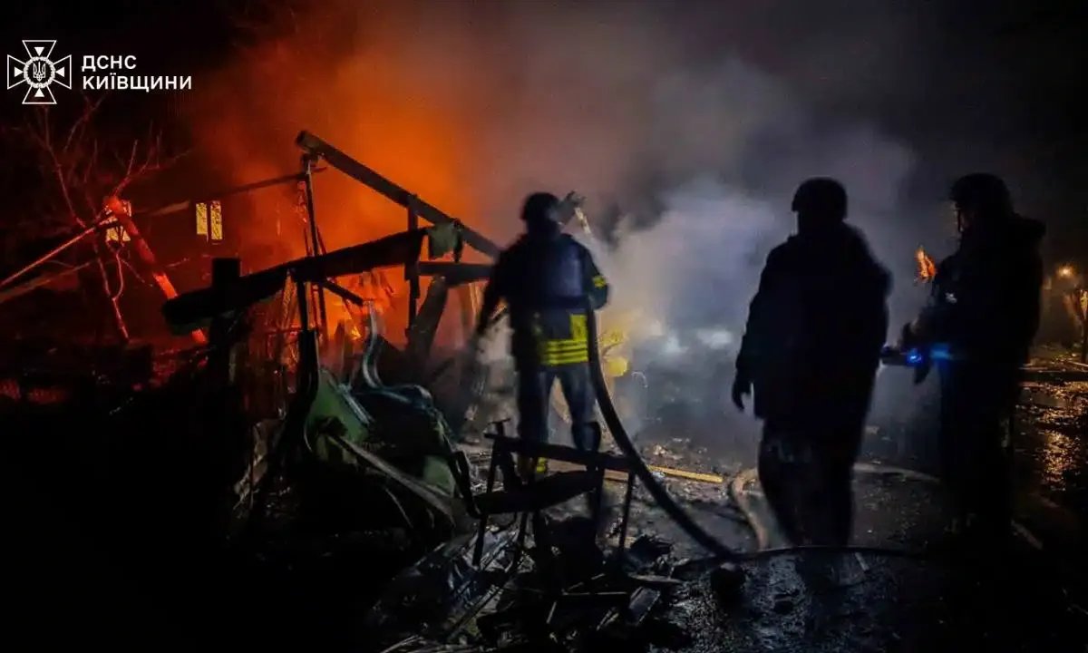 Киевскую область атаковали БПЛА: повреждены здания и предприятие