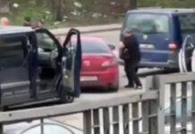 В Киеве водитель повредил полицейскую машину и наехал на сотрудника ТЦК во время побега