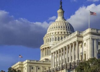 Ужасающий курс: в Конгрессе разнесли администрацию Трампа за игры с Кремлем