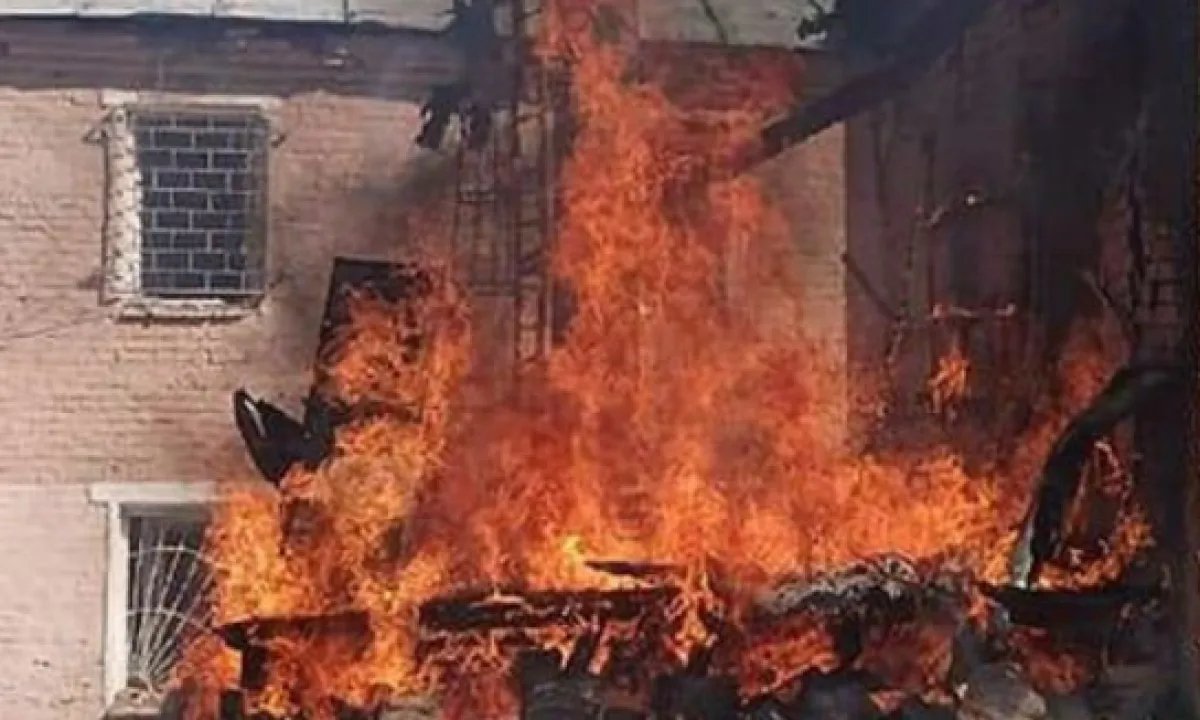 Удар по Прилукам: россияне атаковали районный отдел полиции, возник пожар