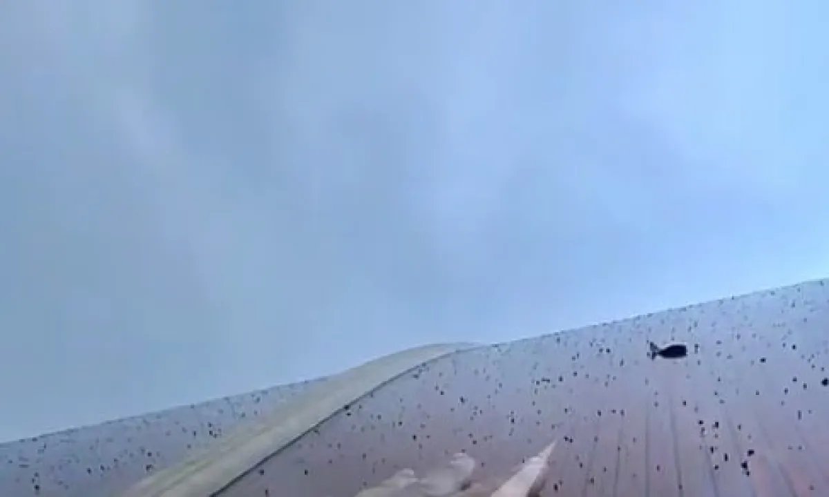 В Туапсе после атак — «нефтяной дождь», пожар на НПЗ продолжается до сих пор