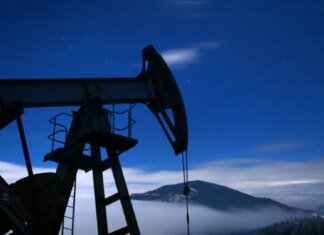 Цены на нефть падают: рынок ожидает продолжения переговоров между США и Ираном