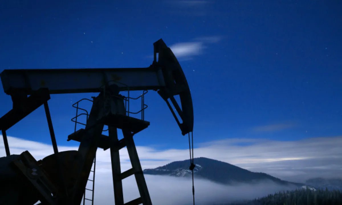 Цены на нефть падают: рынок ожидает продолжения переговоров между США и Ираном